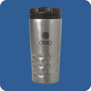 Grijze thermofles pet zwart logo op de voorkant